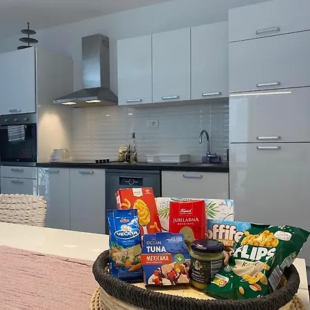 Prekrasan Apartman “marko” Sa Dvije Sobe Split