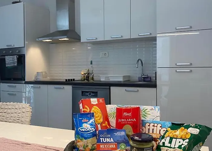 Prekrasan “marko” Sa Dvije Sobe Split